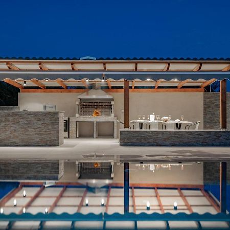 Antonia Villa - Luxurious Serenity With Private Pool, By Zantewize Kalipádhon المظهر الخارجي الصورة