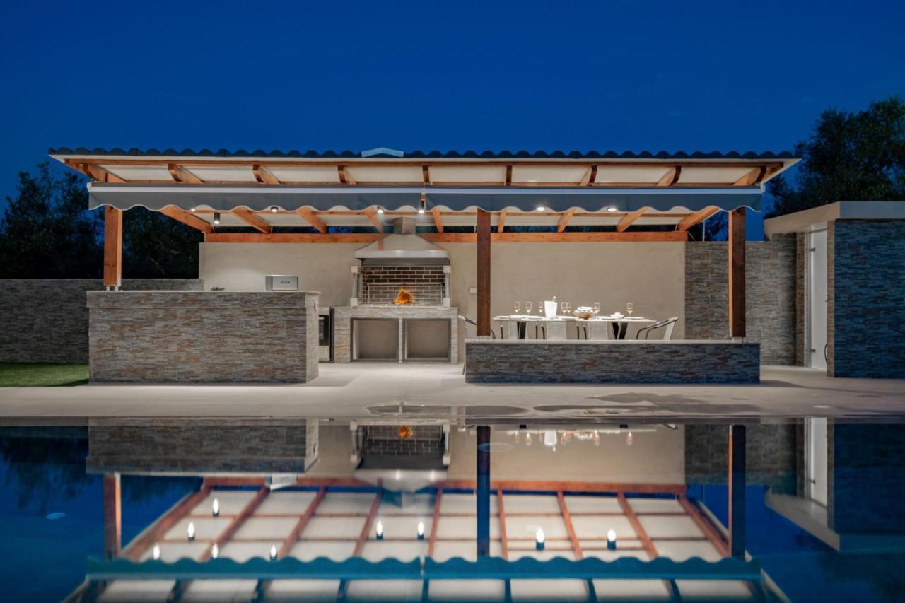 Antonia Villa - Luxurious Serenity With Private Pool, By Zantewize Kalipádhon المظهر الخارجي الصورة