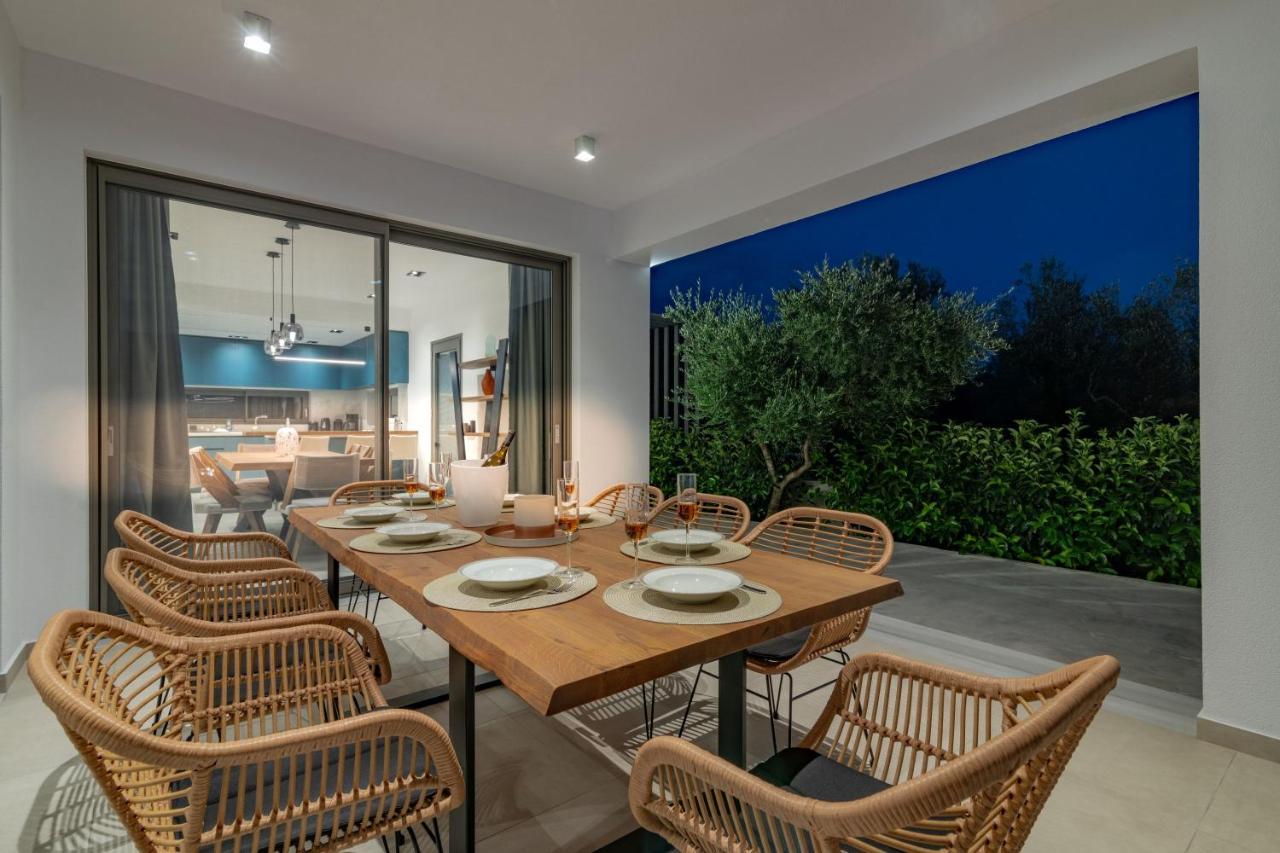 Antonia Villa - Luxurious Serenity With Private Pool, By Zantewize Kalipádhon المظهر الخارجي الصورة